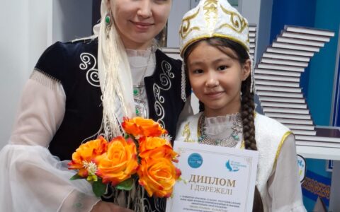 🌿 «Жұмекен жырын жүректе тербеген отбасы» 🌿