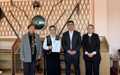 «АКСАУЫТ» батырлар жыры байқауының жеңімпазы! ✨ 8 «Ә» сынып оқушысы Бейсембек Нұрсая