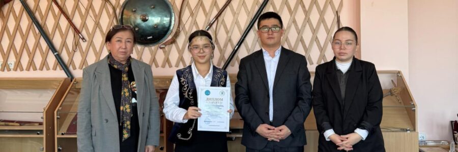 «АКСАУЫТ» батырлар жыры байқауының жеңімпазы! ✨ 8 «Ә» сынып оқушысы Бейсембек Нұрсая